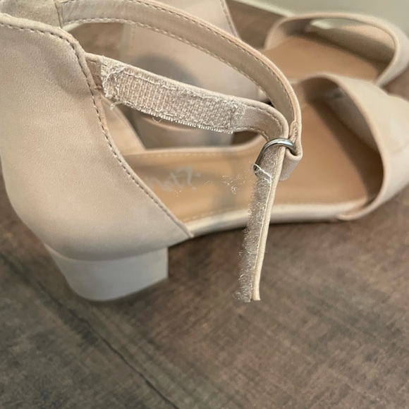 Nude Heels size 3.5 - Picture 5 of 6